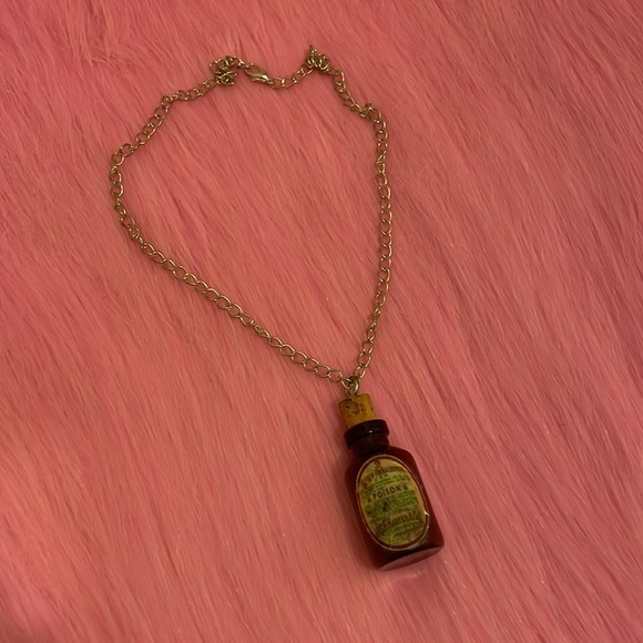 Poison bottle necklace ☠️ - Picture 5 of 6